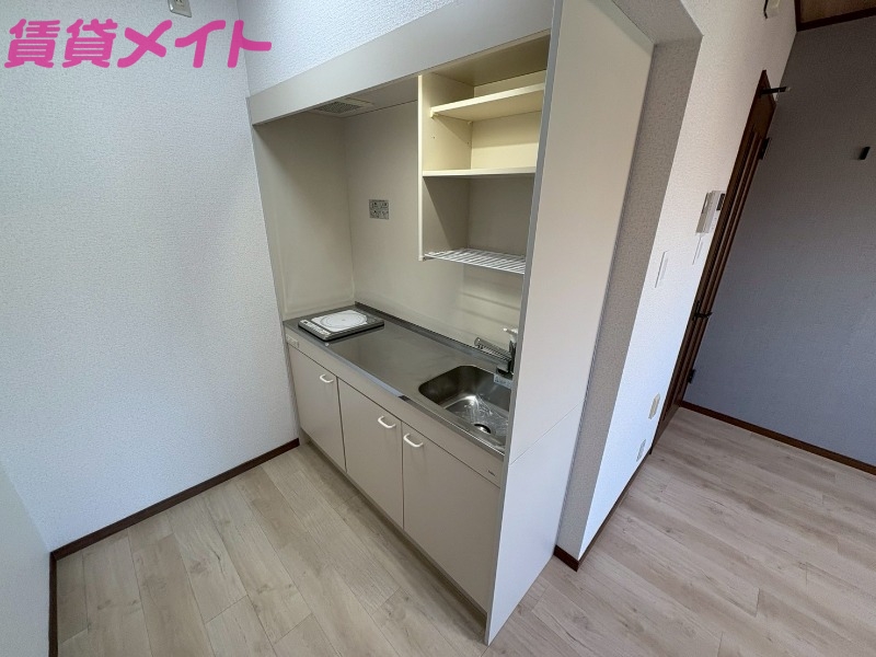 キッチン　別部屋参考写真です