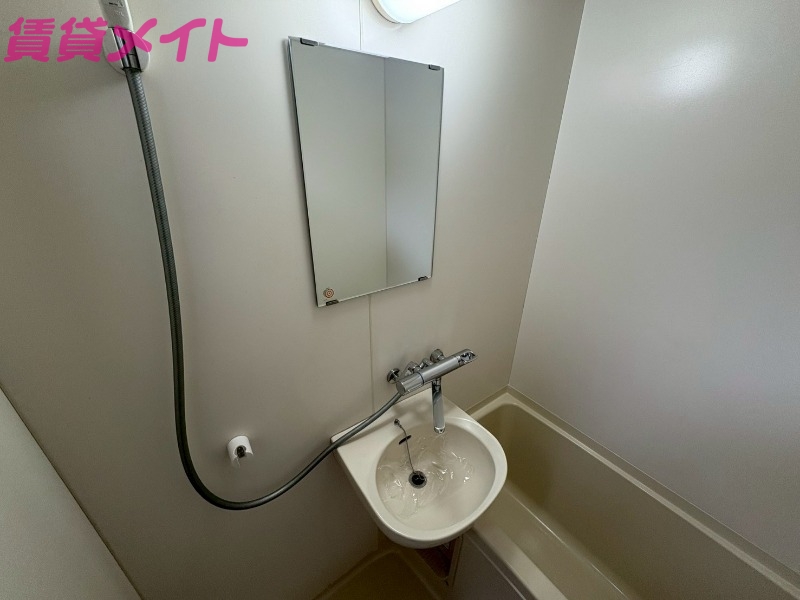 洗面設備　別部屋参考写真です