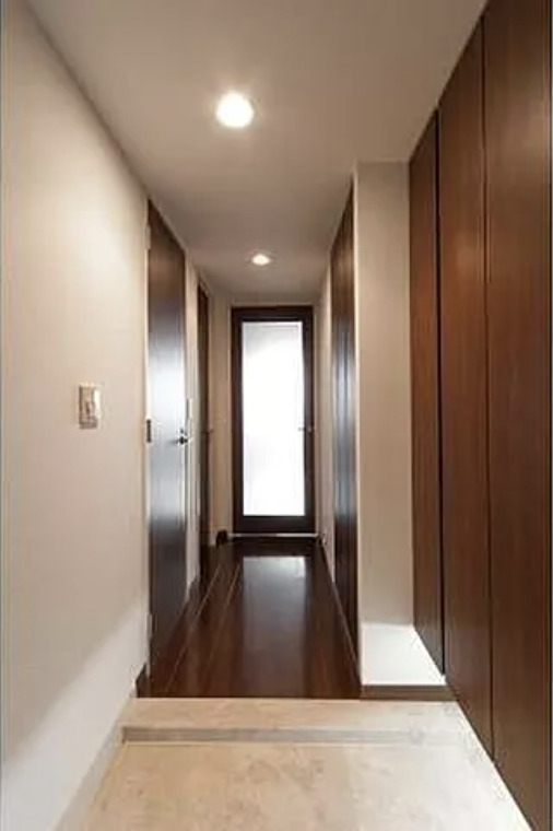 玄関　※別部屋の参考写真です。