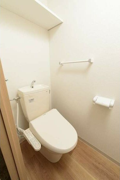 トイレ　嬉しいウォシュレット付きのトイレ！便座温かいですよ♪