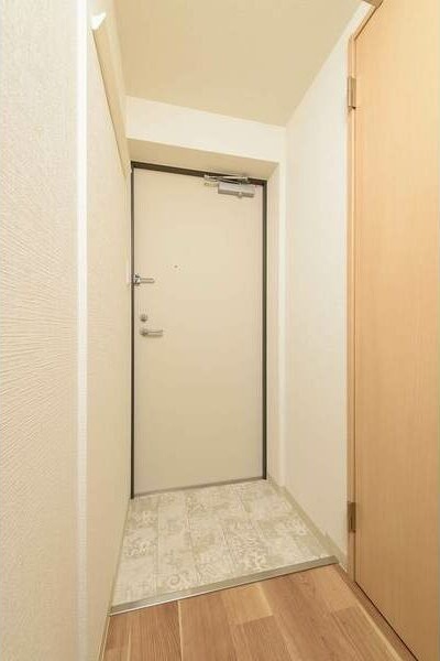 玄関　明るい玄関がお出迎えです☆