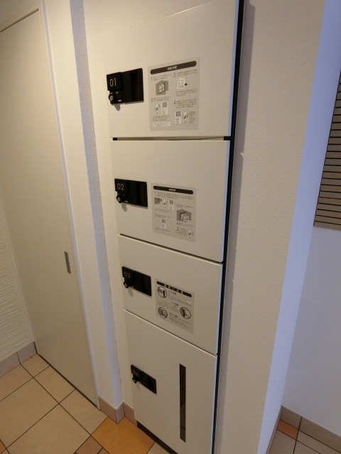 エントランス　宅配ボックス付きです♪