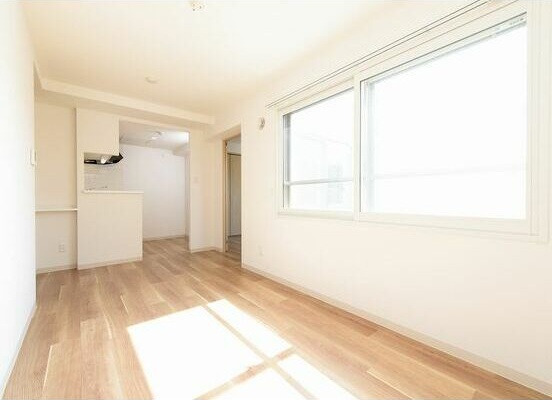 居室・リビング　明るい居間で気持ちまで明るくなりますね！