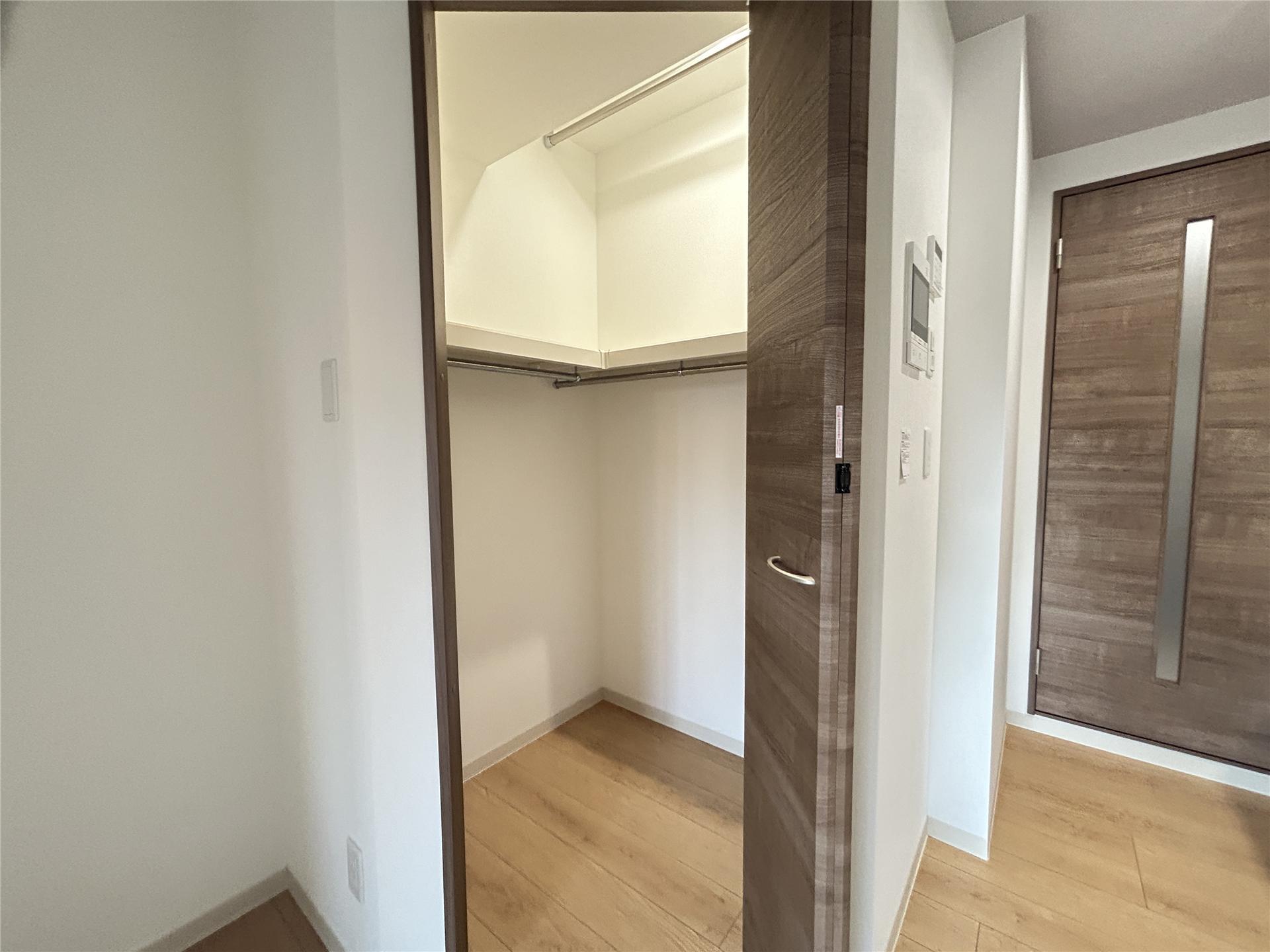 収納　人気設備のウォークインクローゼットです