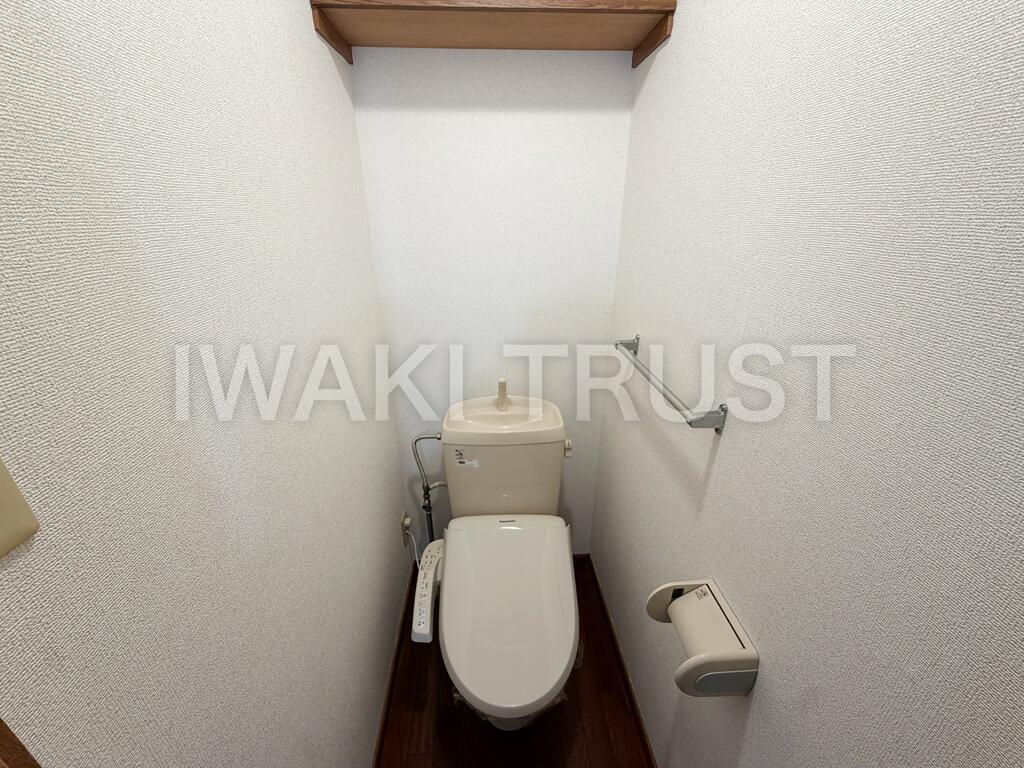 トイレ　トイレはシャワー付き洗浄便座で快適です