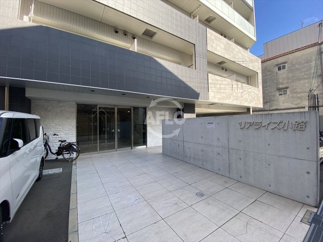 エントランス　リアライズ小路　エントランス