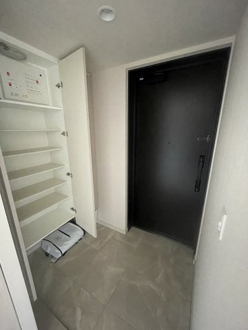 玄関　※建物内別間取参考写真