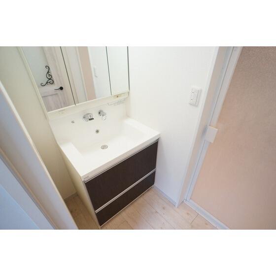 洗面設備　シャンプードレッサー付洗面台