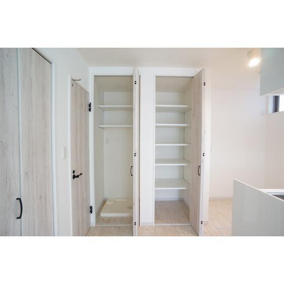 収納　室内洗濯機置場