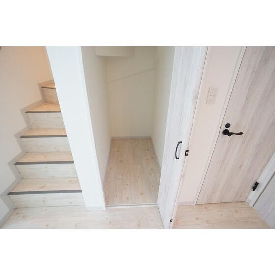 その他　階段下収納スペース