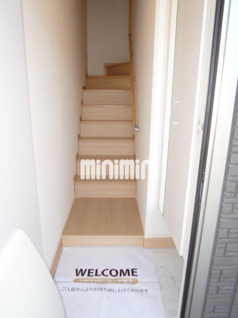 玄関　下駄箱完備の玄関です。