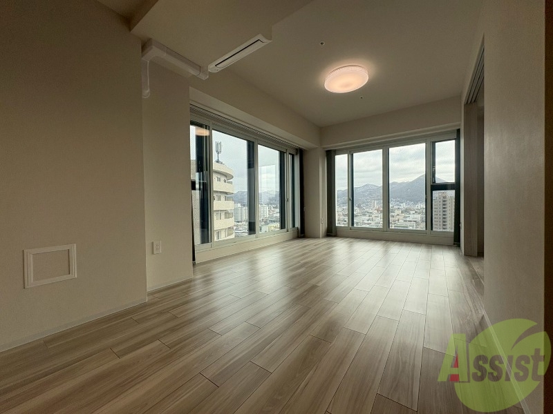 居室・リビング　広々としたリビングですね。使い勝手がよさそうですね！