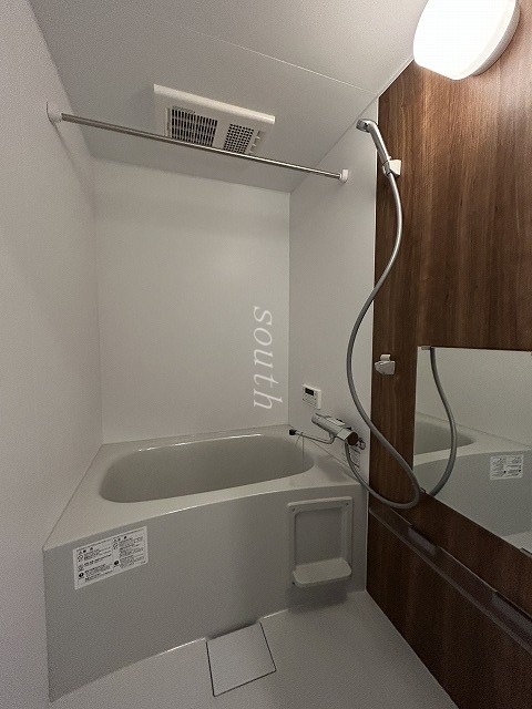 バス・シャワールーム　浴室乾燥機、追い炊き機能付き