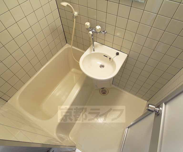 バス・シャワールーム　ゆったりとしたお風呂です。