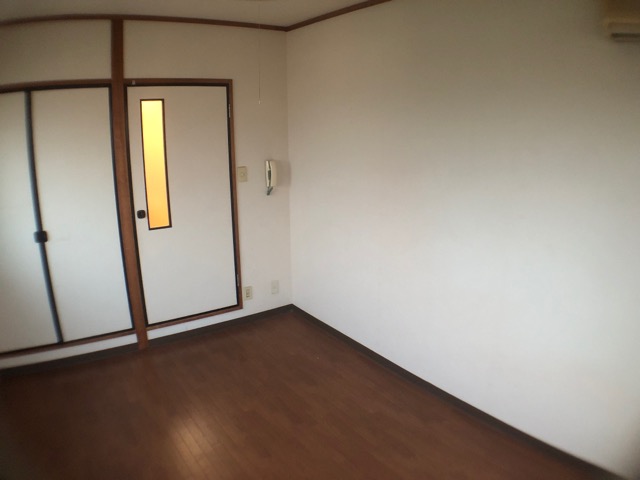 居室・リビング　エアコン付きで快適にすごせます！