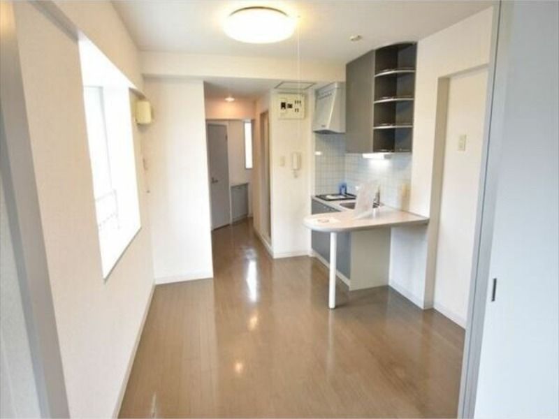 居室・リビング　退去予定につき同タイプ別号室の画像です。