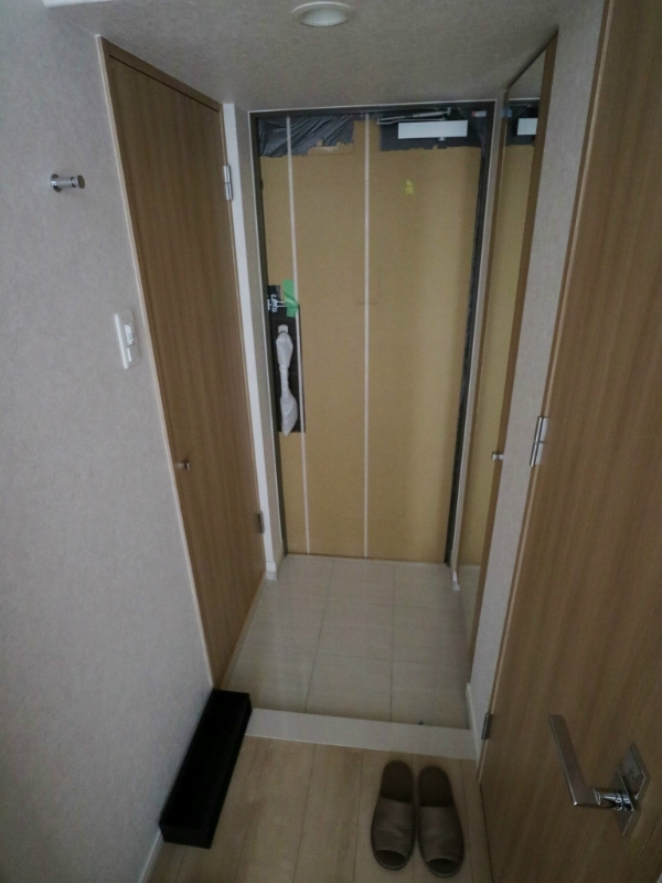 玄関　※別号室の参考写真です。