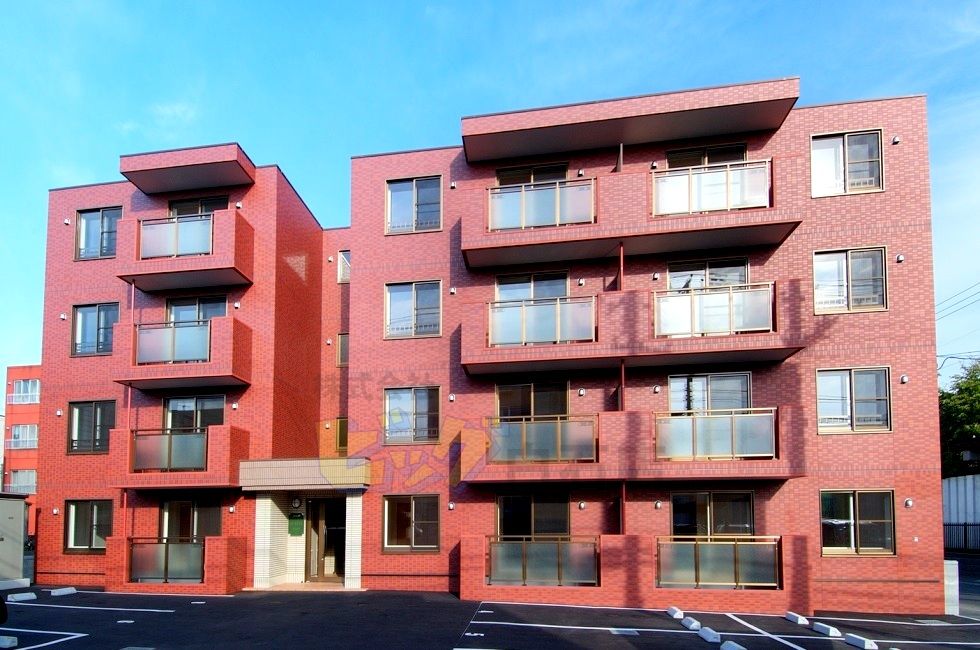 建物外観　南東向きで陽当たり良好な広々2ＬＤＫマンションです♪