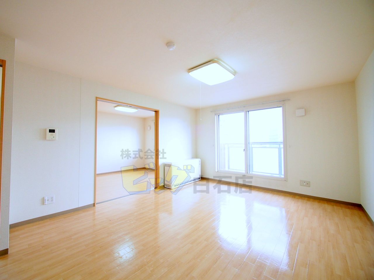 居室・リビング　陽当たり良好で明るいリビングです♪