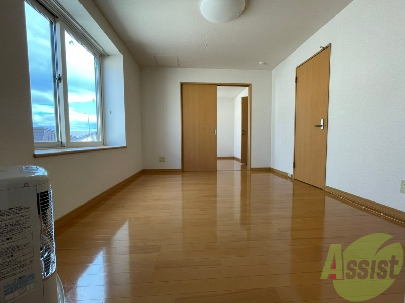 居室・リビング　広くてキレイなお部屋が広がっていて、充実した生活が送れそう。