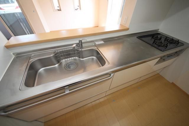 キッチン　同物件別部屋写真