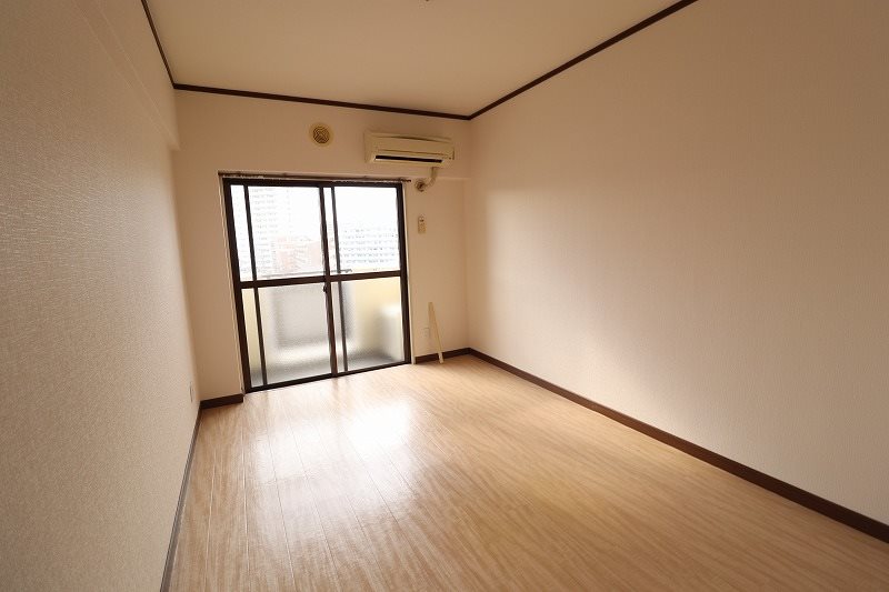 居室・リビング　※掲載情報と物件の現況が異なる場合、現況を優先するものとしま