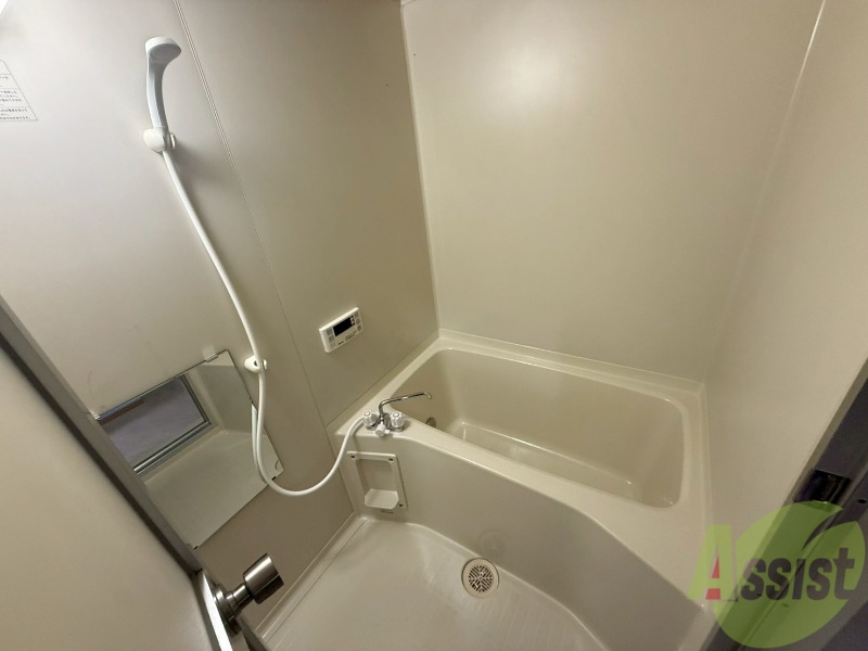 バス・シャワールーム　浴室は追い焚き給湯、浴室乾燥機付きです。