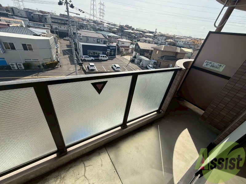 バルコニー　バルコニーは長さも幅もちょうどいい広さですね。