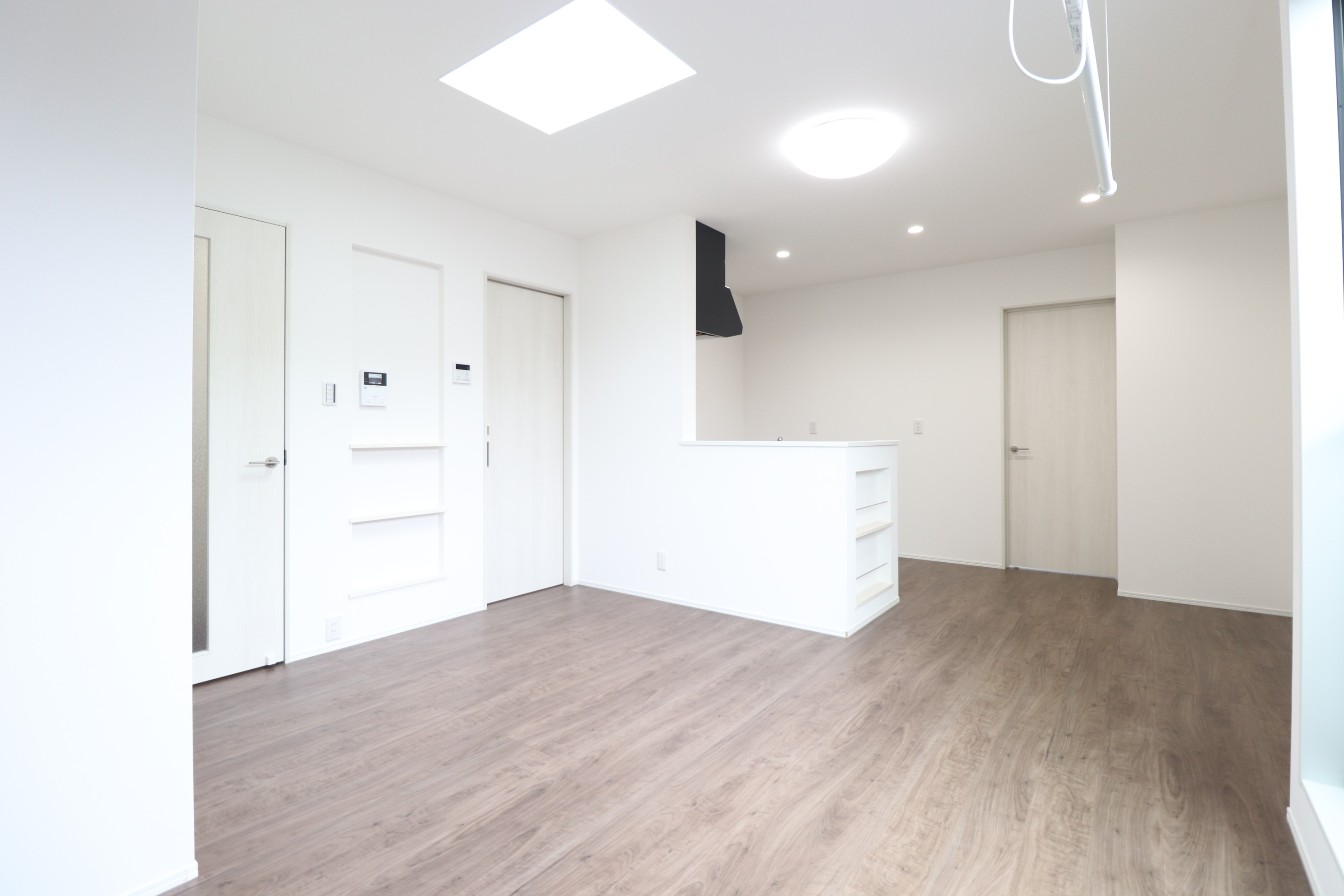 居室・リビング　天井に小窓が付いていて自然光たっぷり♪快適空間♪