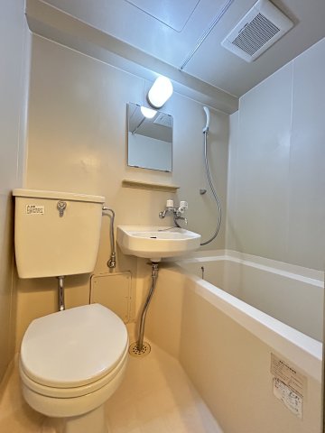 バス・シャワールーム　落ち着いた空間のお風呂です