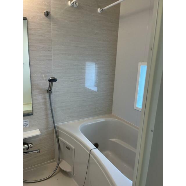 バス・シャワールーム　追い焚き機能、浴室乾燥機付きバス。