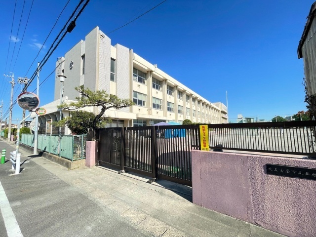 小学校　市立西春小学校（小学校）まで380m