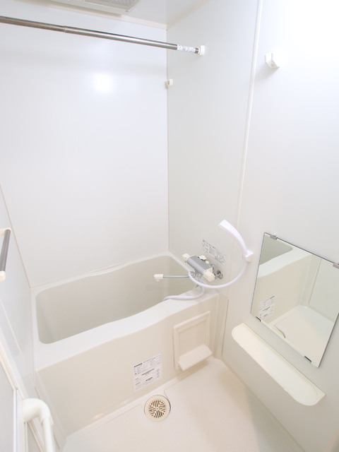バス・シャワールーム　鏡の付いているお風呂です。