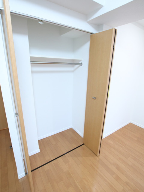 収納　洋室には収納スペースがあります。