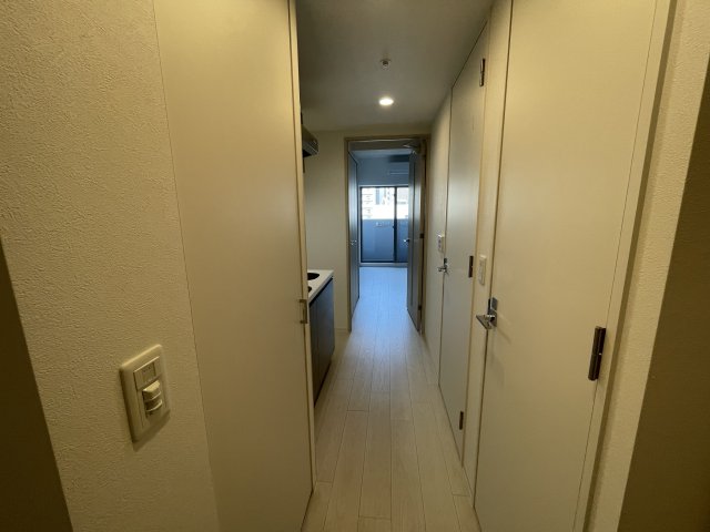 玄関　イメージとして同建物他部屋を表示しています