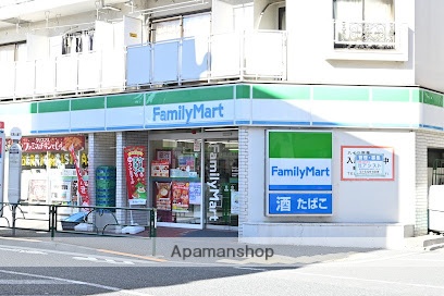 コンビニ　ファミリーマート新中野店（コンビニ）まで194m