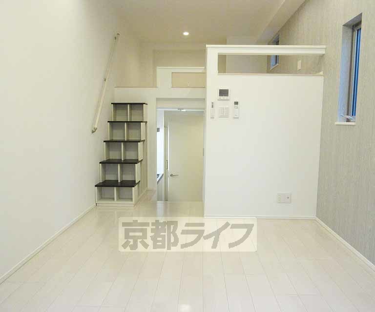 居室・リビング　白を基調とした綺麗なお部屋！