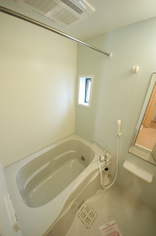 バス・シャワールーム　コンパクトで使いやすいお風呂です