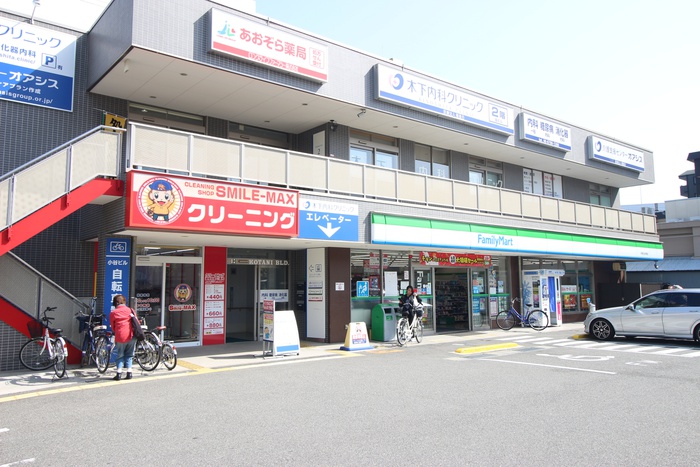 コンビニ　ファミリーマート（コンビニ）まで275m