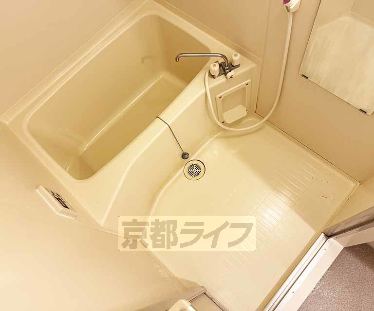 バス・シャワールーム　清潔感のあるバスルームです・