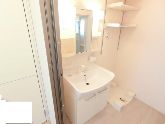 洗面設備　同物件別号室の写真です。
