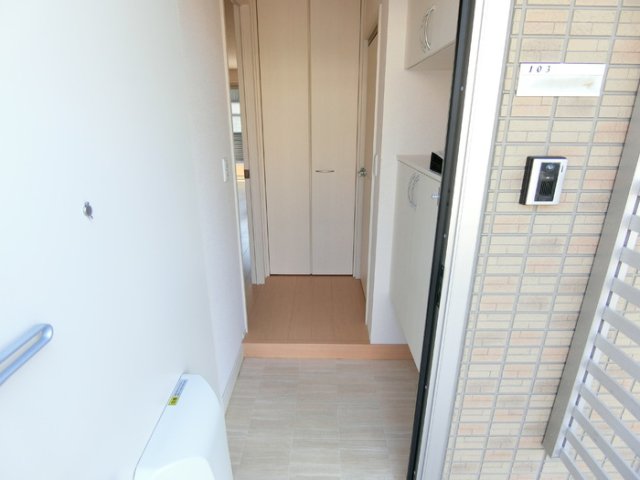 玄関　同物件別号室の写真です。