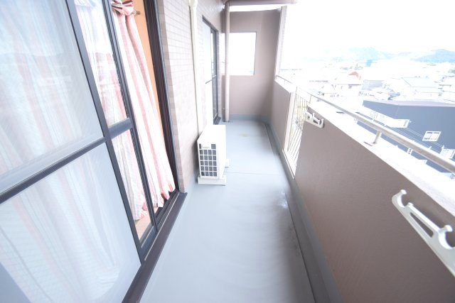 バルコニー　開放的で明るい空間を演出してくれるバルコニーです