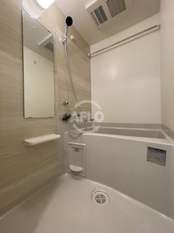 バス・シャワールーム　エスリード難波ザ・ブライト　浴室