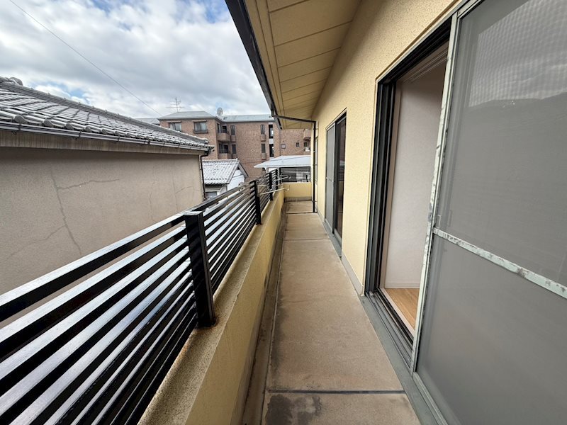 バルコニー　同建物同号室の室内写真です。