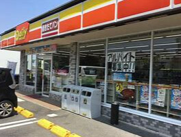 コンビニ　デイリーヤマザキ八幡西鳴水店（コンビニ）まで332m