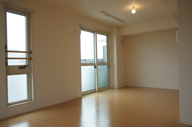 居室・リビング　明るいお部屋です