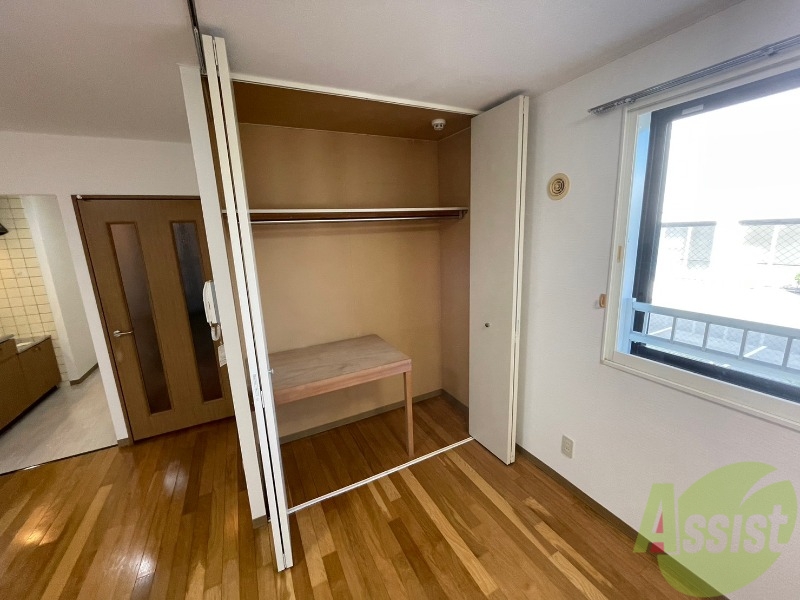 収納　クローゼットは奥行きもあり、荷物が多い方でも安心です。