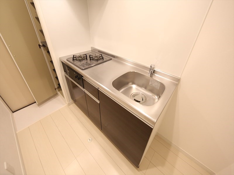 キッチン　システムキッチン（ガス2口）冷蔵庫・レンジ等ご用意できます