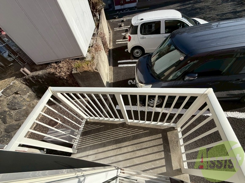 バルコニー　専用のテラスです。洗濯物はコチラにどうぞ。